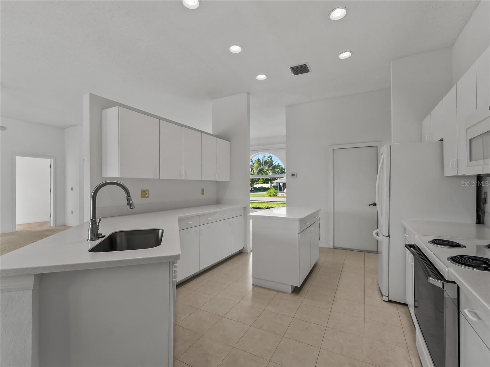 5121 PALM AIRE DR — photo 18