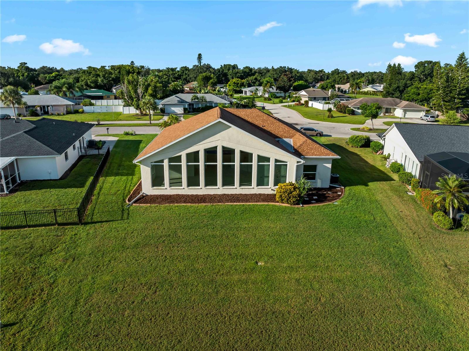 5121 PALM AIRE DR — photo 38