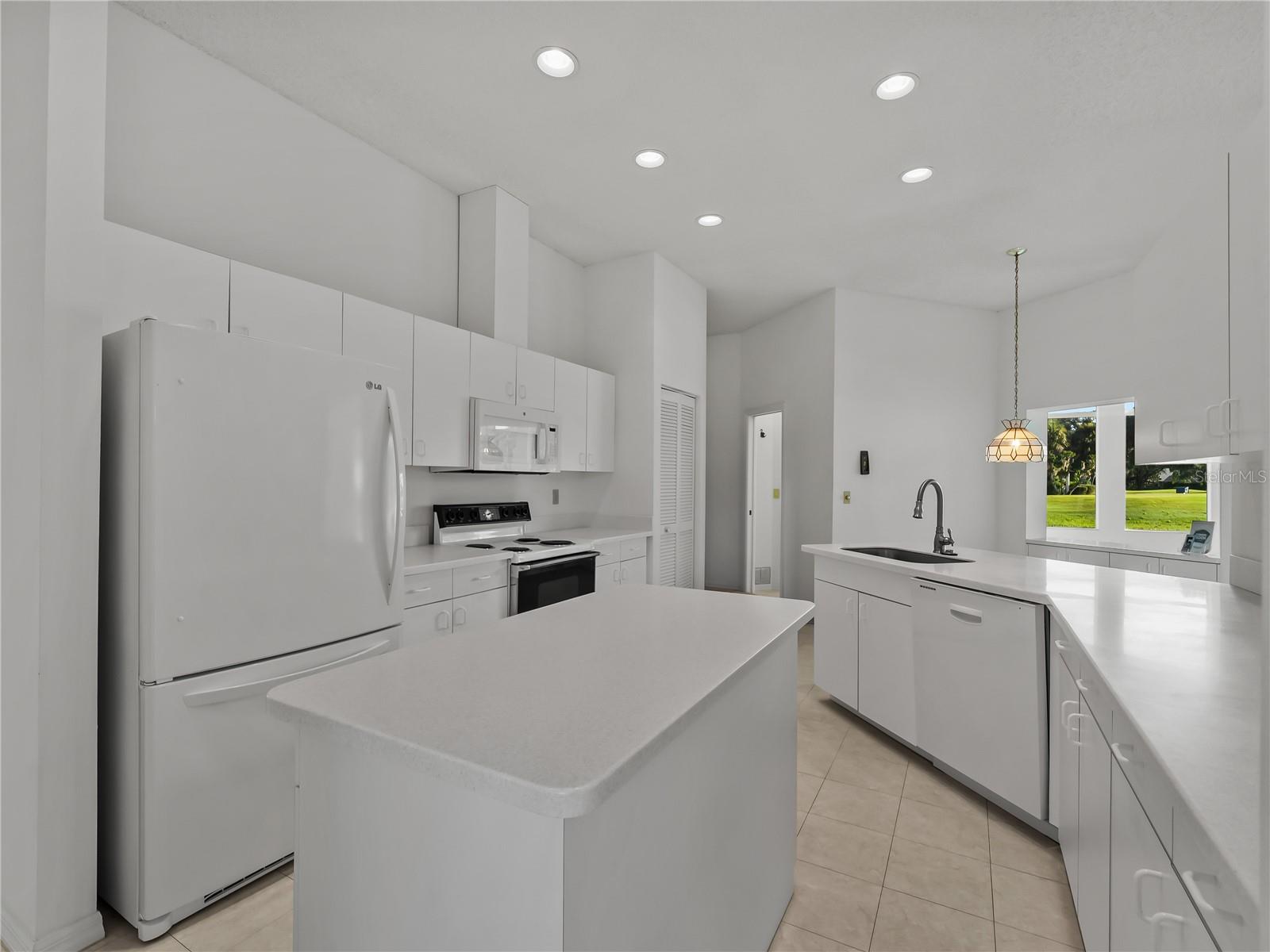 5121 PALM AIRE DR — photo 20