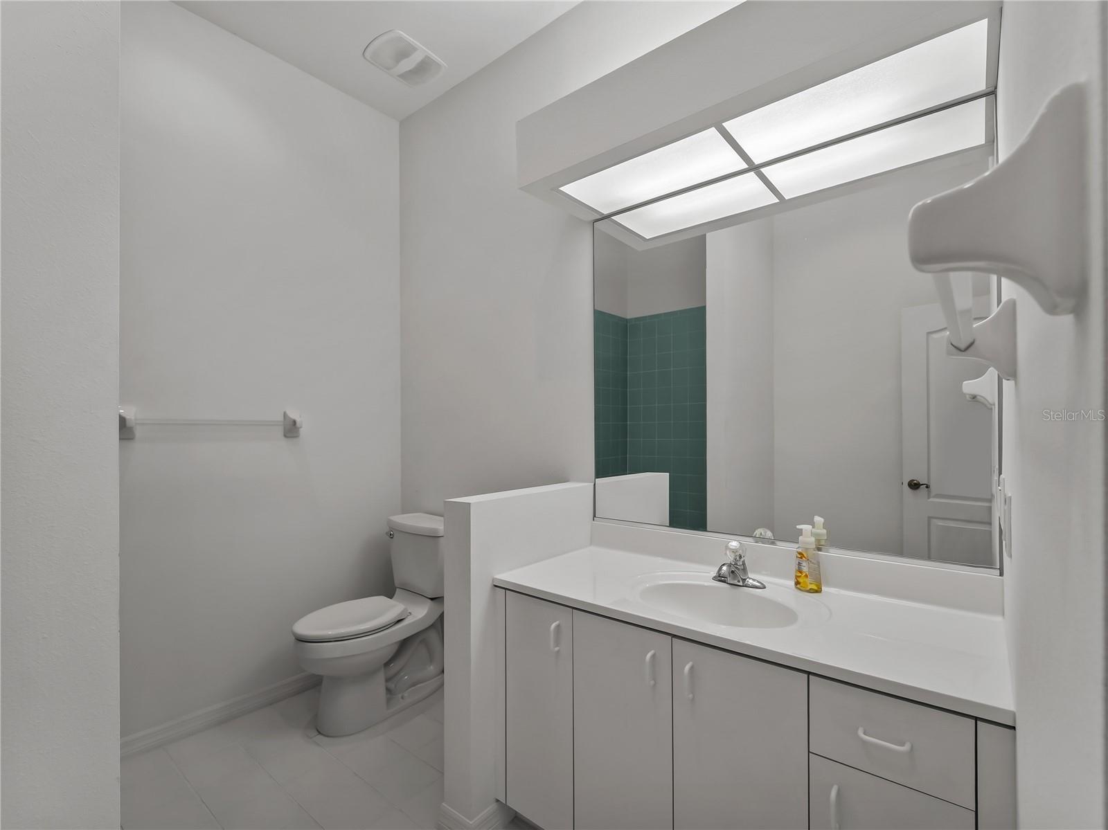 5121 PALM AIRE DR — photo 32
