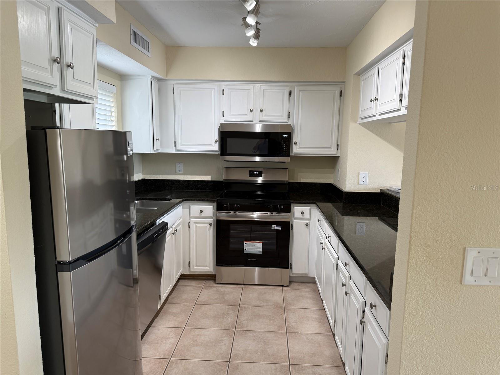 5697 ASHTON LAKE DR #6 — photo 10