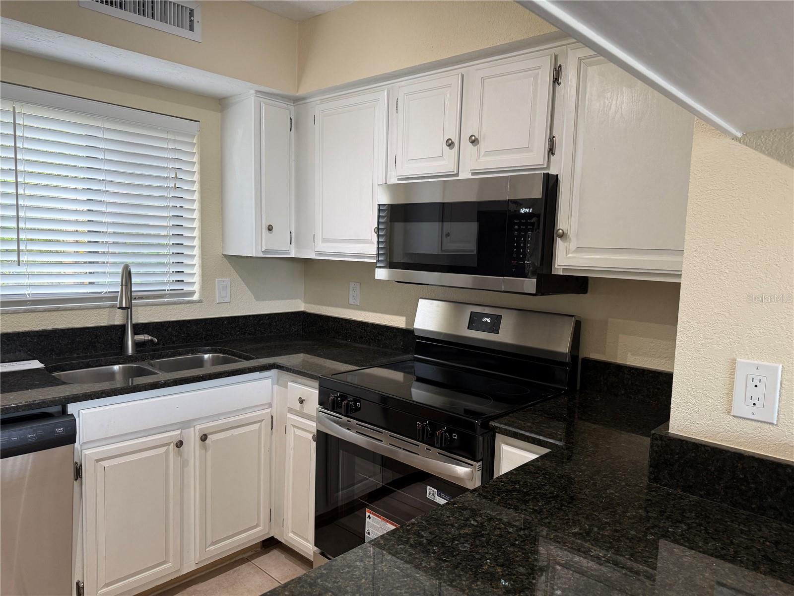 5697 ASHTON LAKE DR #6 — photo 12