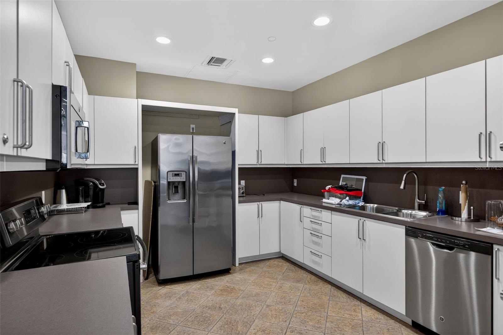 340 S PALM AVE #14 — photo 59
