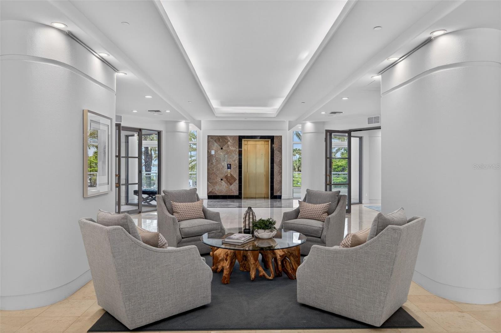340 S PALM AVE #14 — photo 49