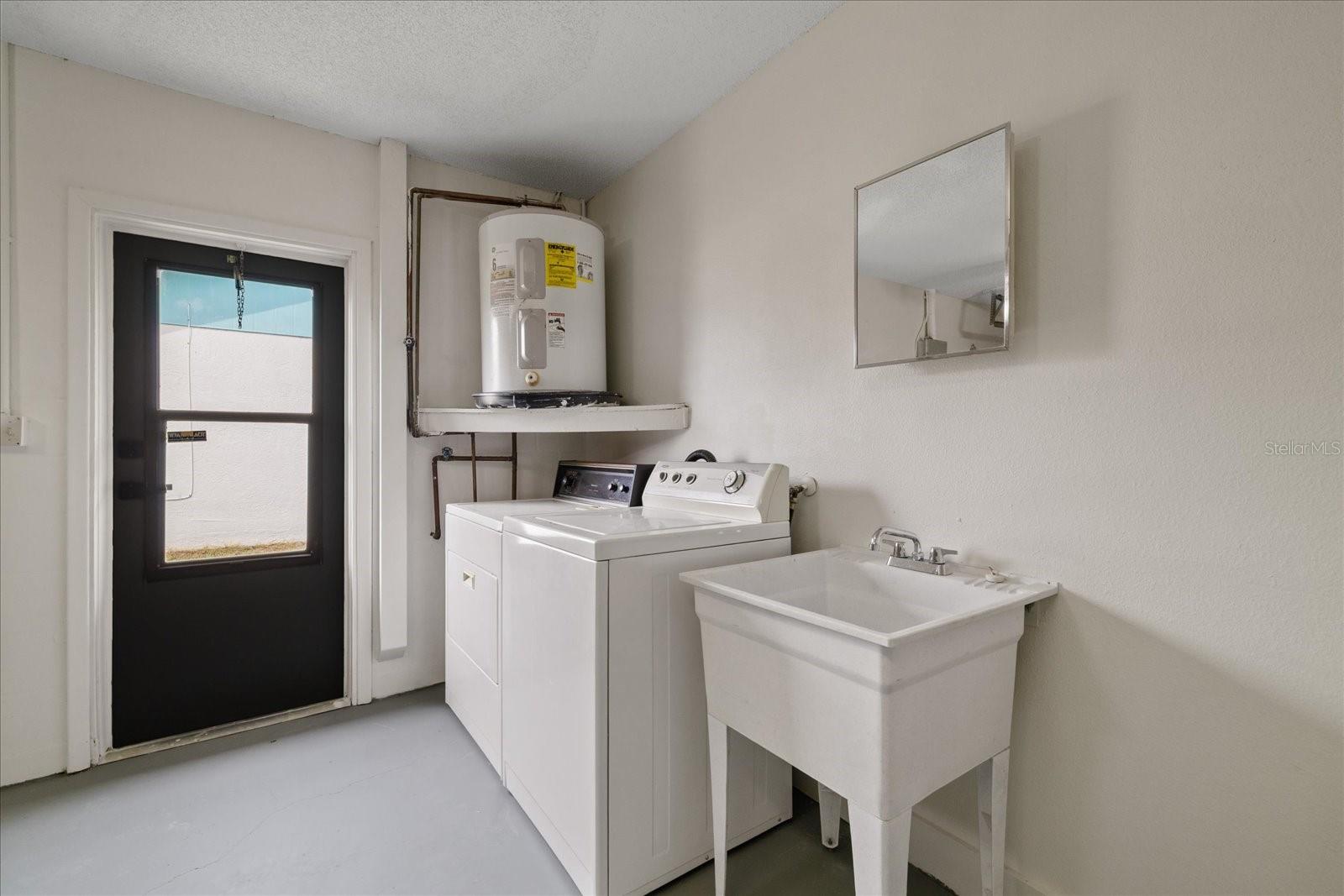 1016 FUCHSIA DR — photo 40