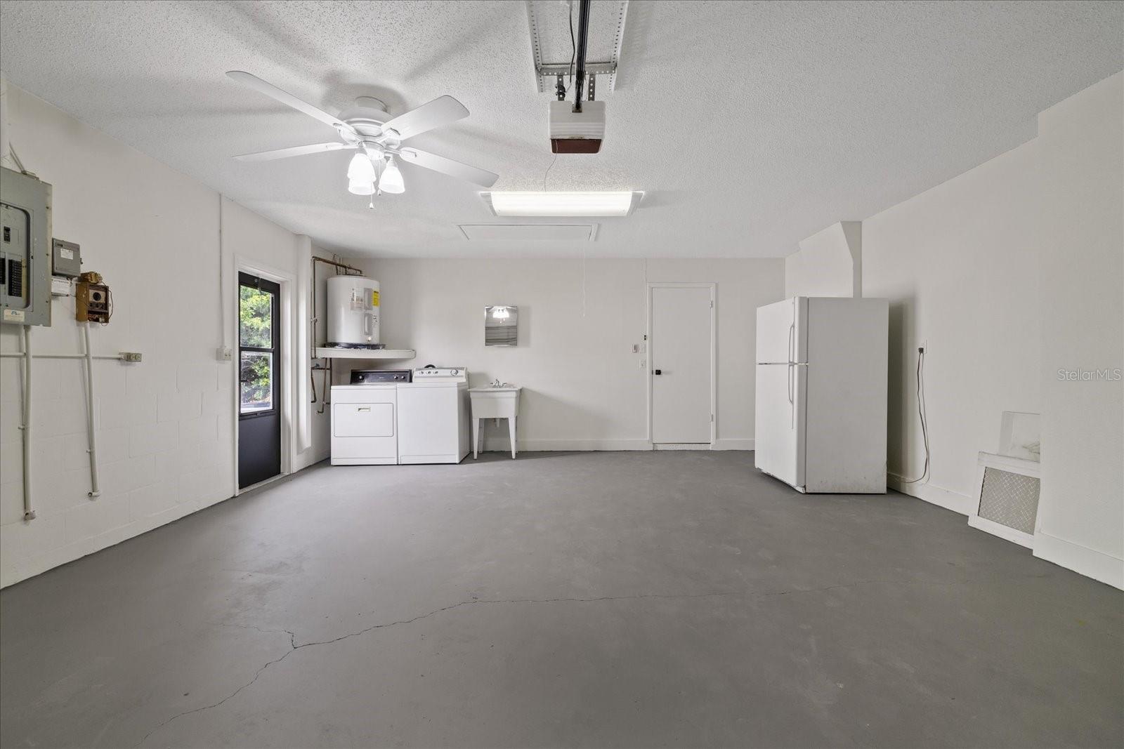 1016 FUCHSIA DR — photo 41