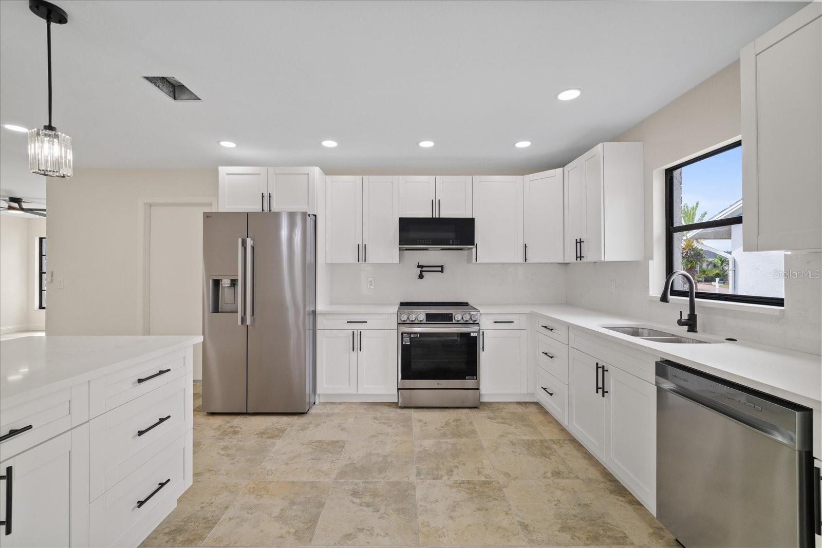 1016 FUCHSIA DR — photo 14