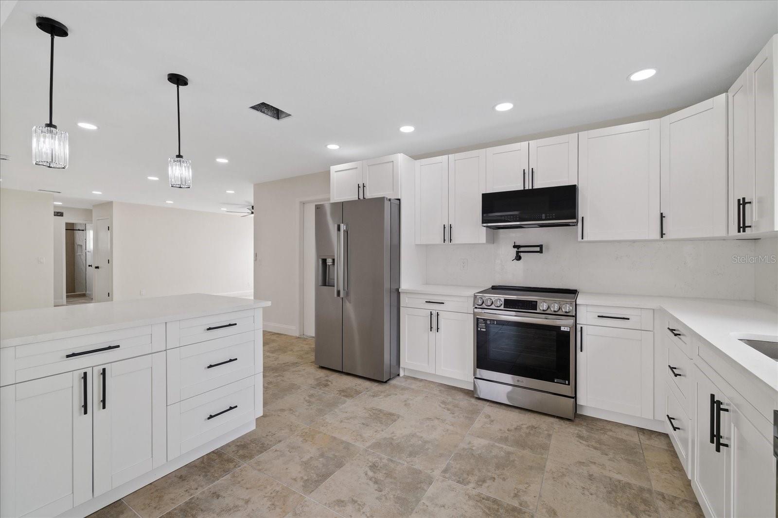 1016 FUCHSIA DR — photo 3