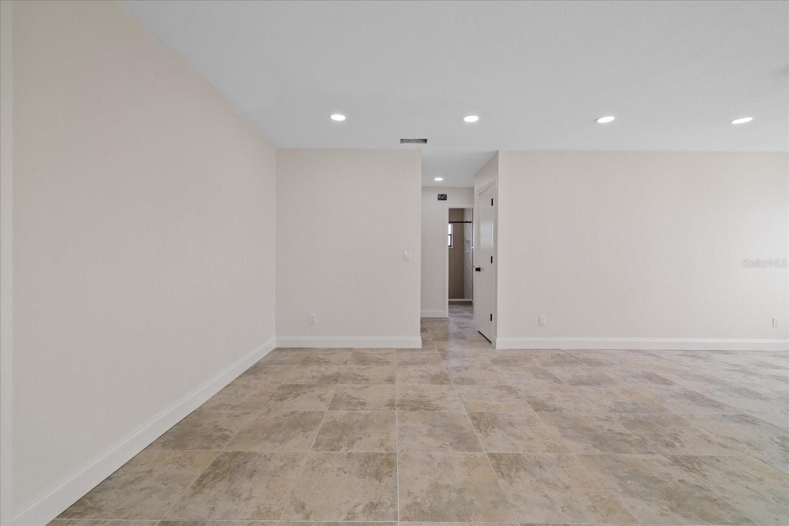 1016 FUCHSIA DR — photo 8