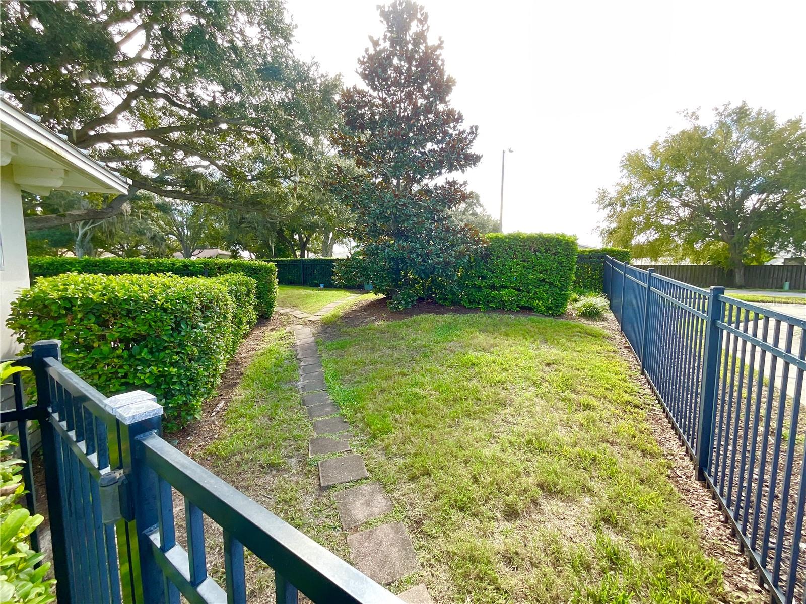 1104 CORAL LN — photo 24