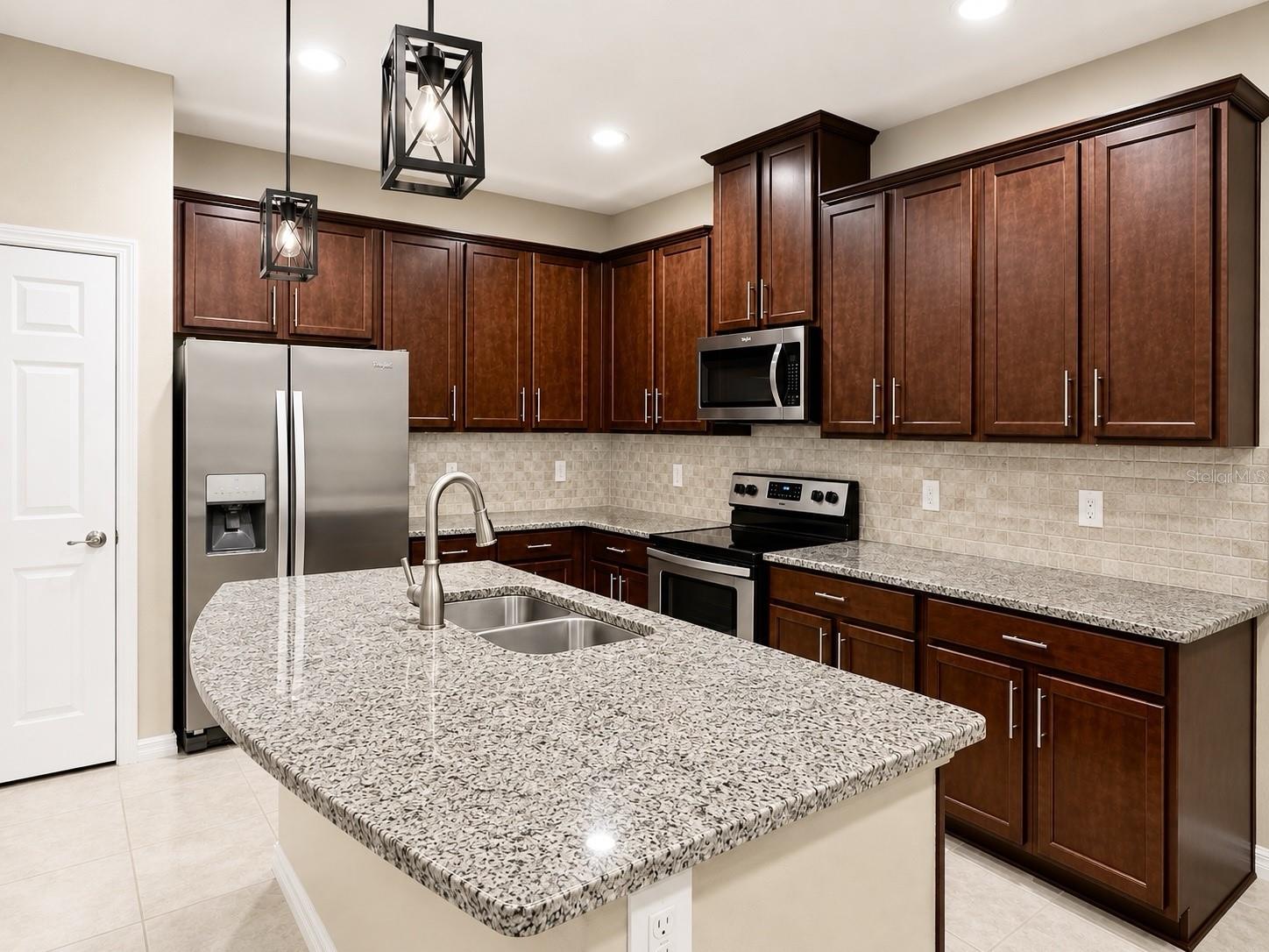 1104 CORAL LN — photo 5