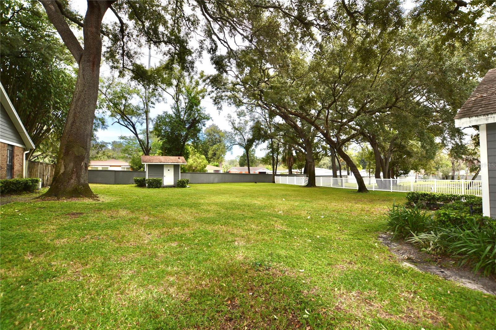 1762 CASTLE ROCK RD — photo 38