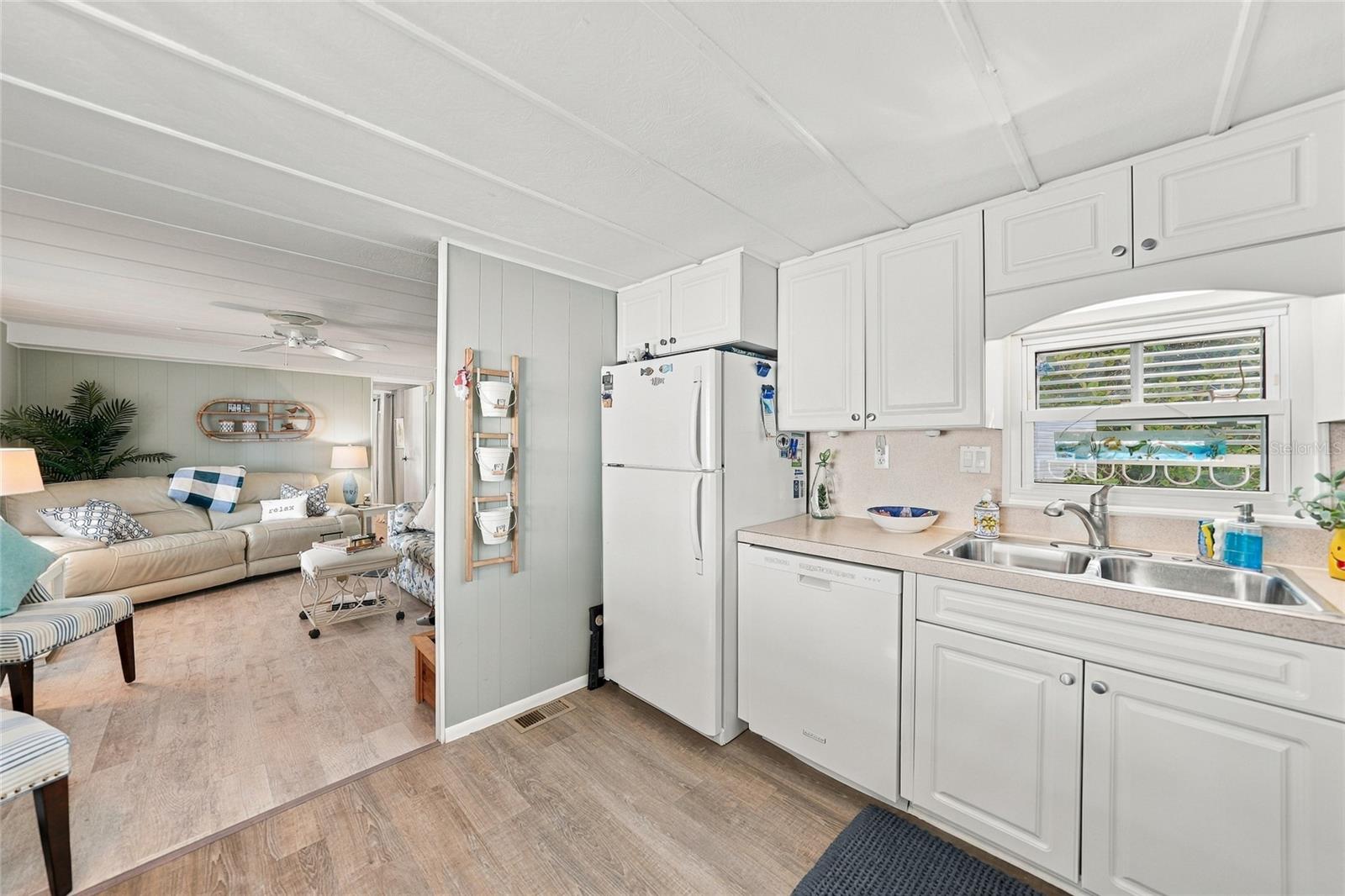 635 BLACKBURN BLVD — photo 9