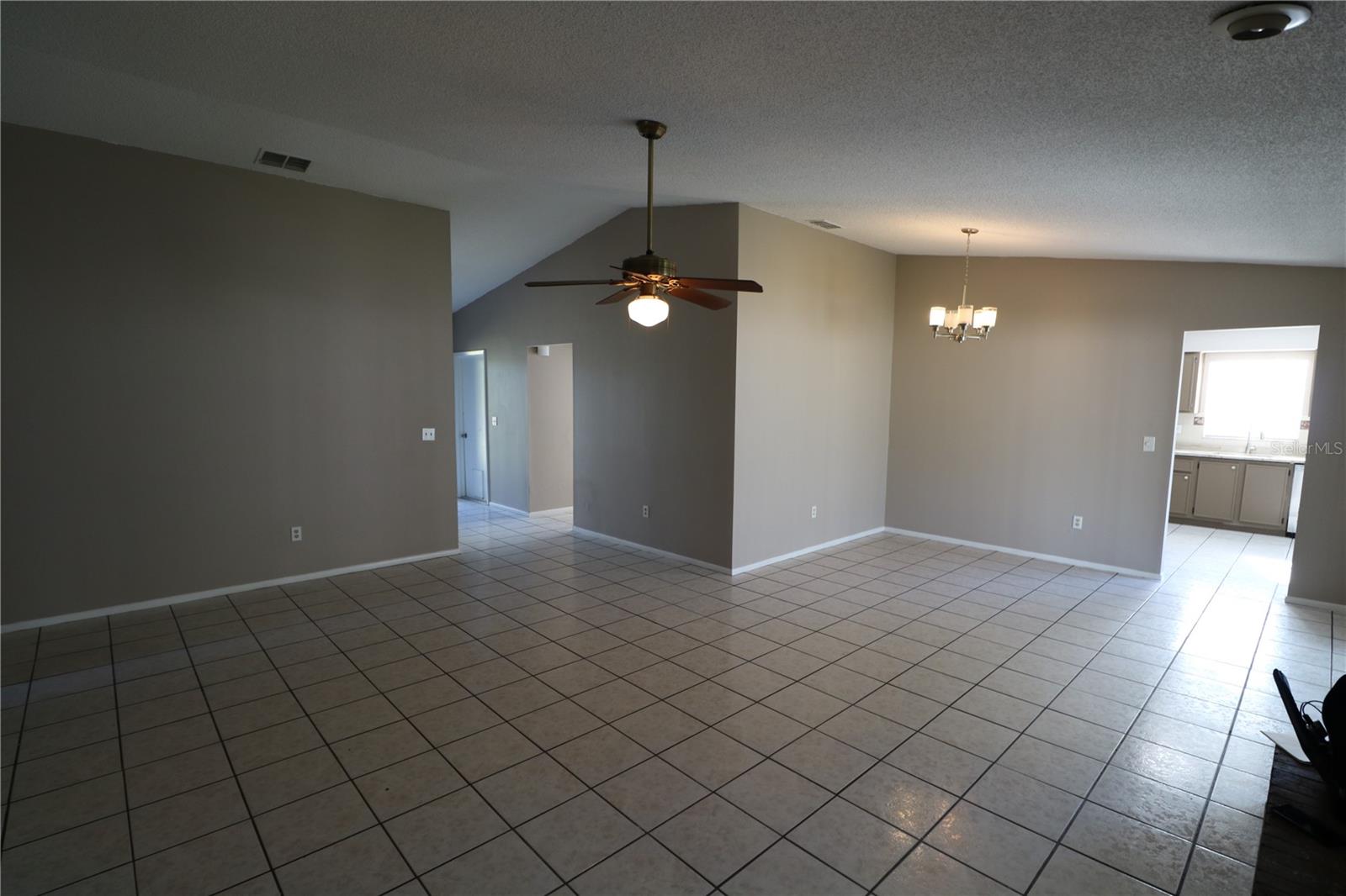 5018 OAKSHIRE DR — photo 24