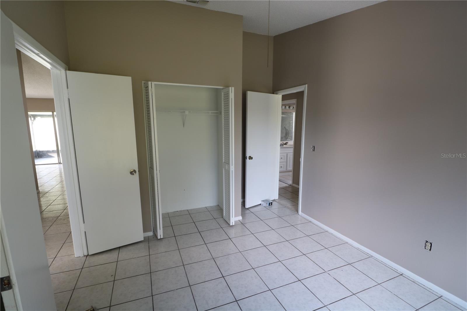 5018 OAKSHIRE DR — photo 8