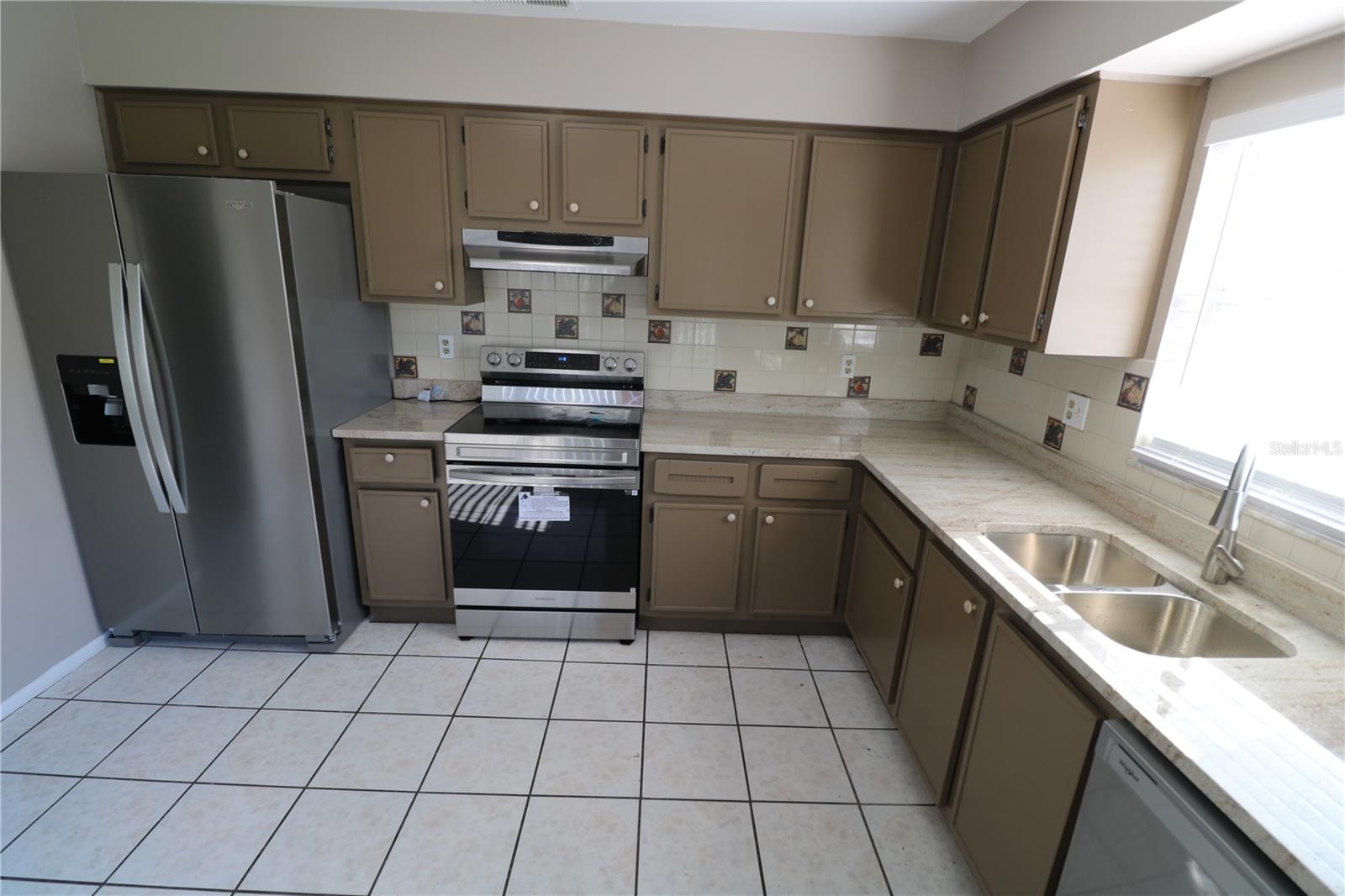 5018 OAKSHIRE DR — photo 22