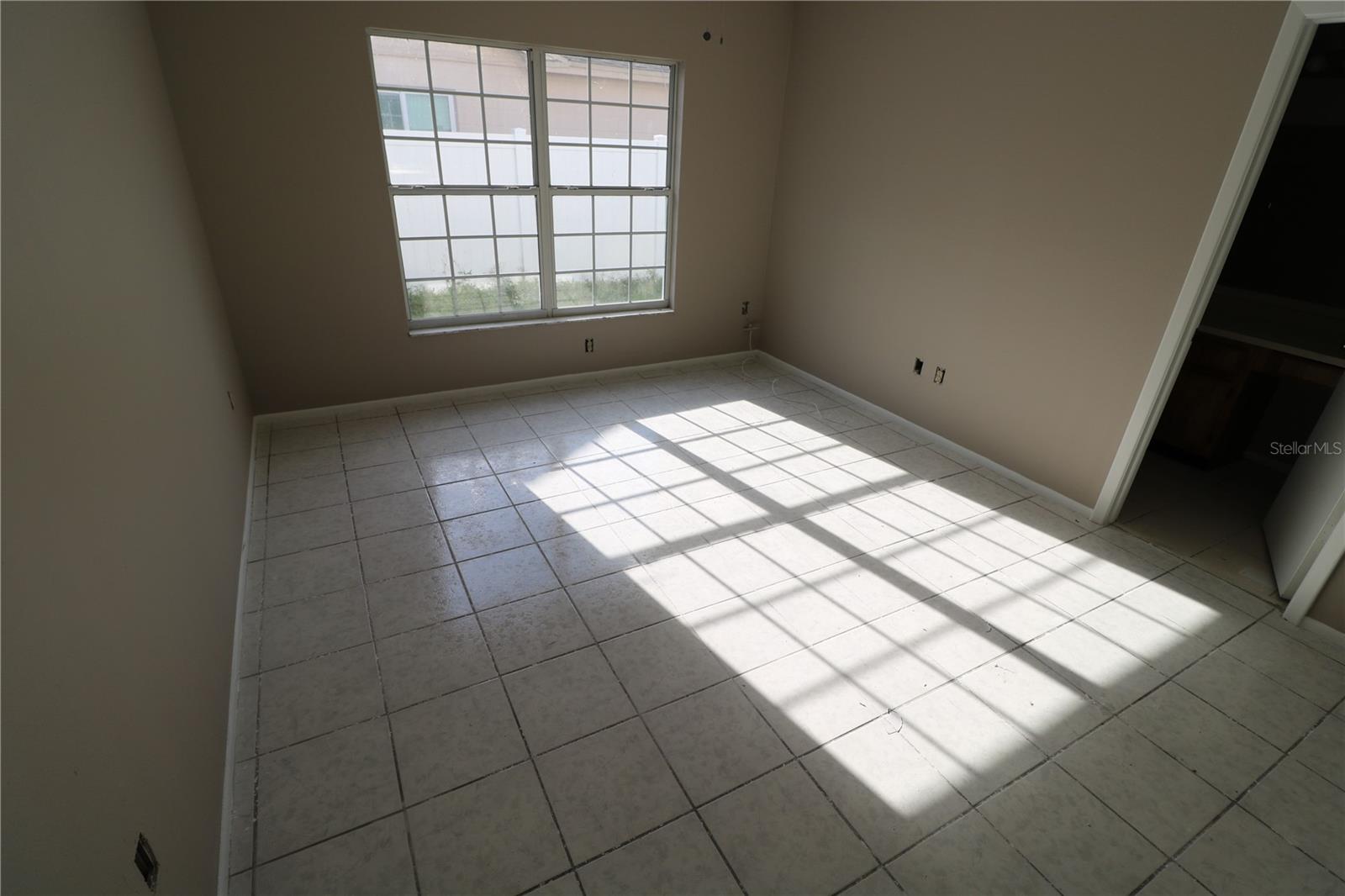 5018 OAKSHIRE DR — photo 3
