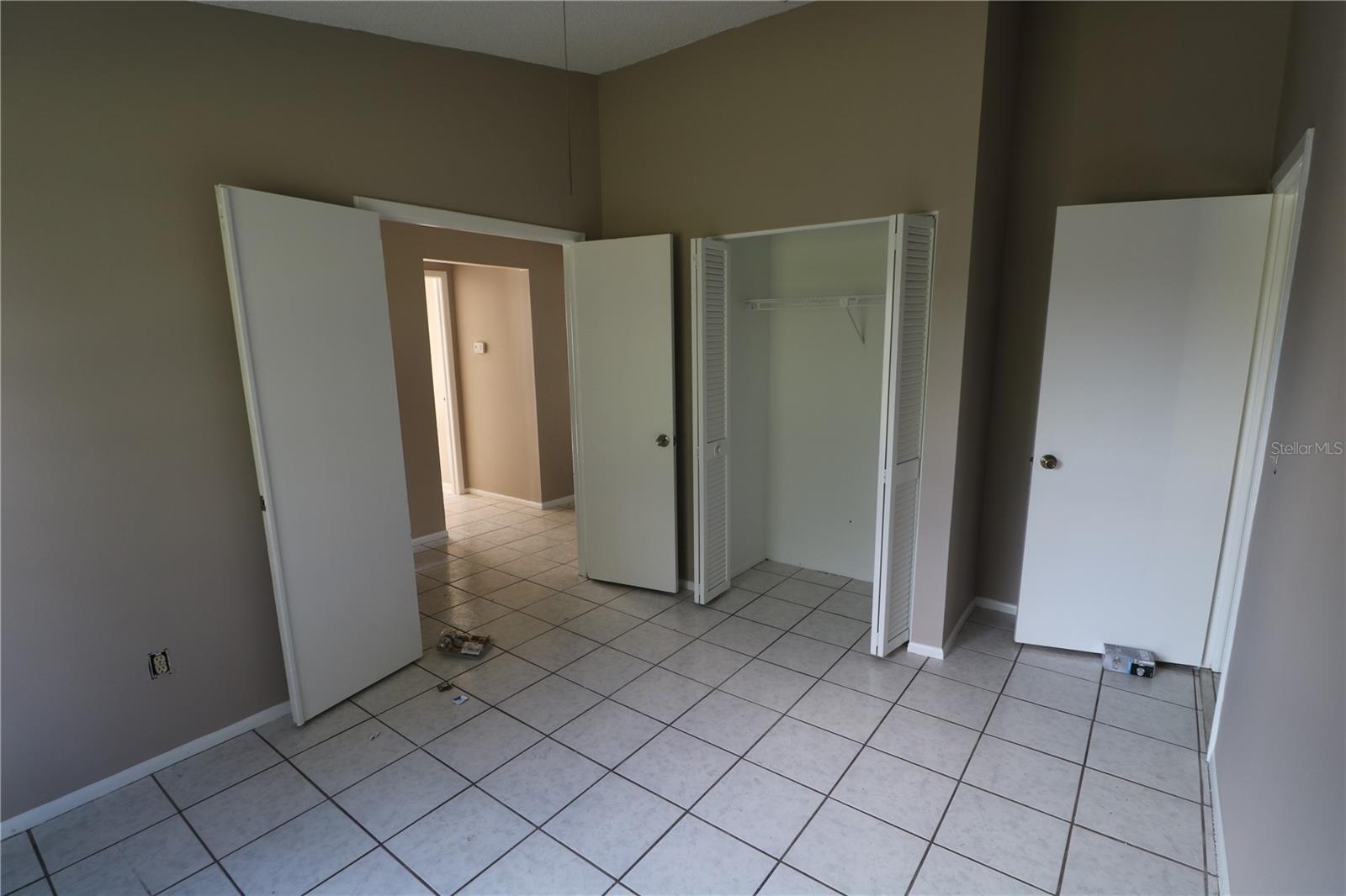 5018 OAKSHIRE DR — photo 9