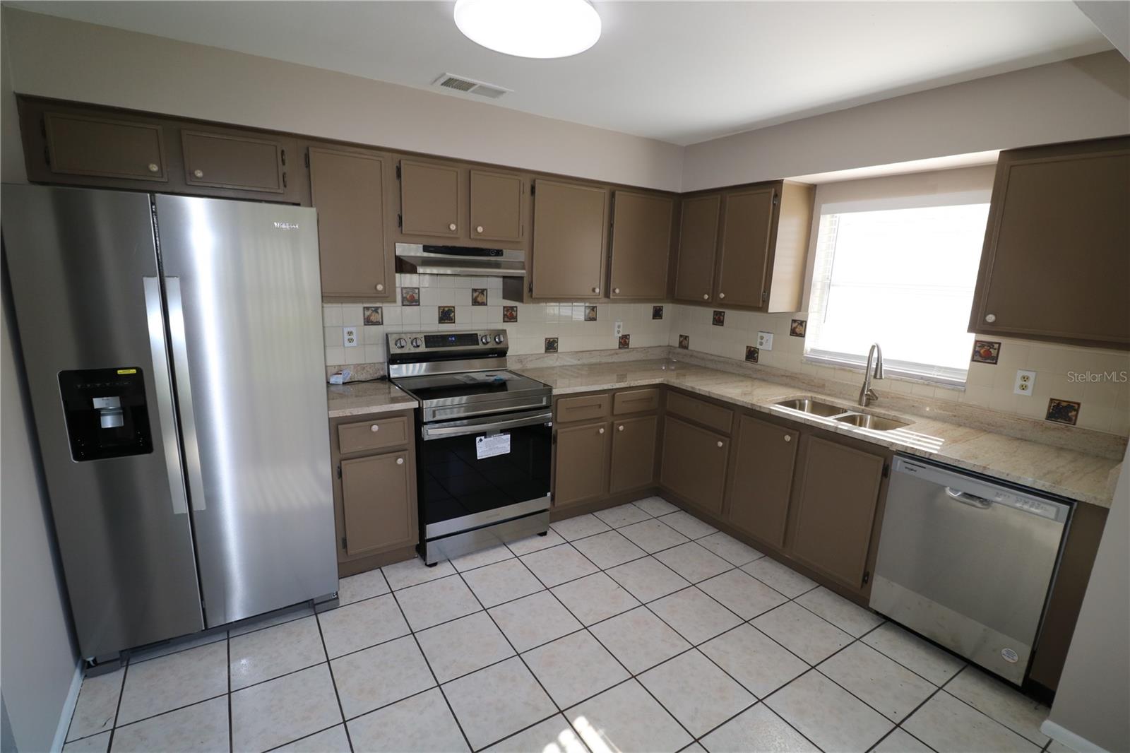 5018 OAKSHIRE DR — photo 21