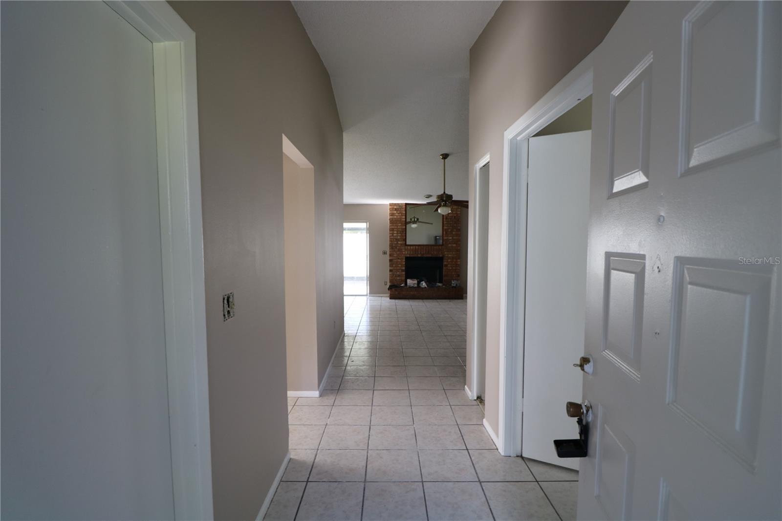 5018 OAKSHIRE DR — photo 2