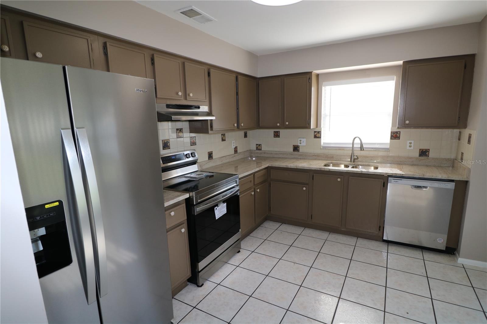 5018 OAKSHIRE DR — photo 20