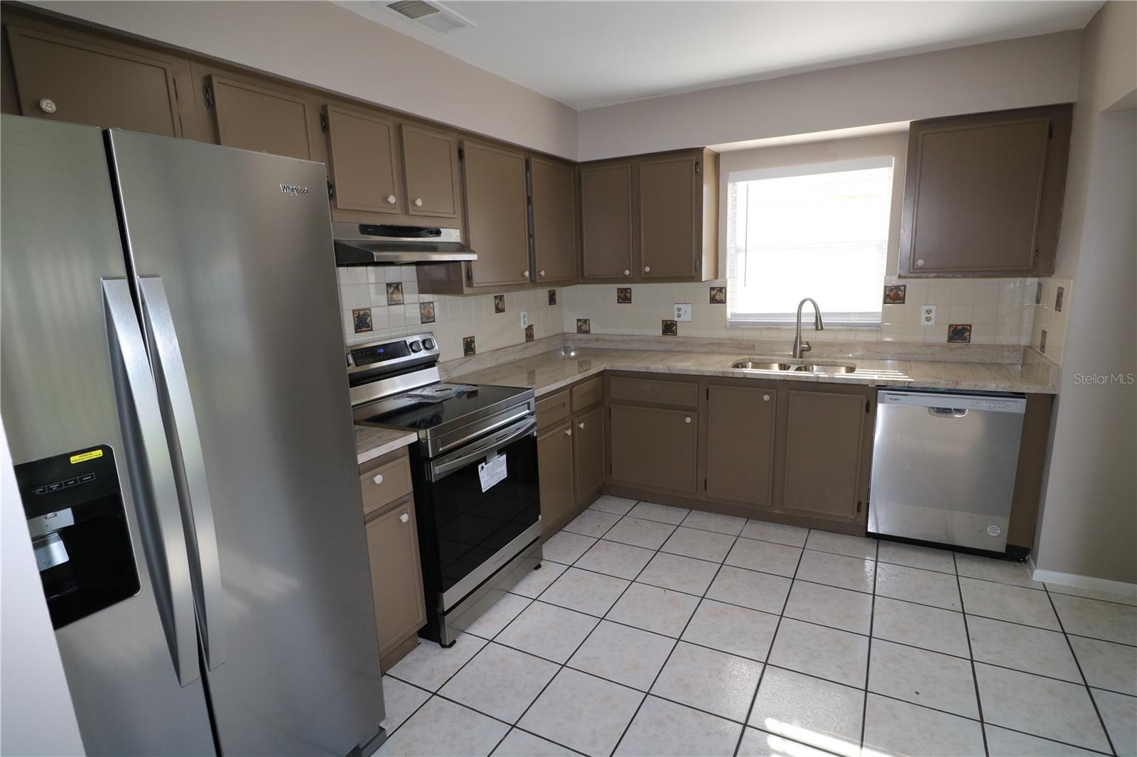 5018 OAKSHIRE DR — photo 19
