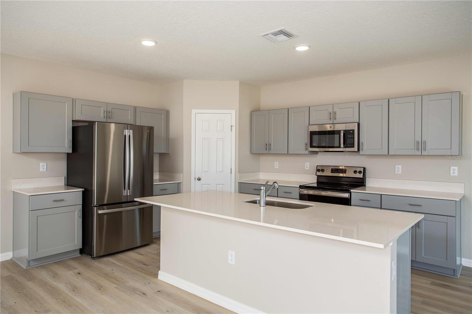 2167 LAWSON WAY — photo 2