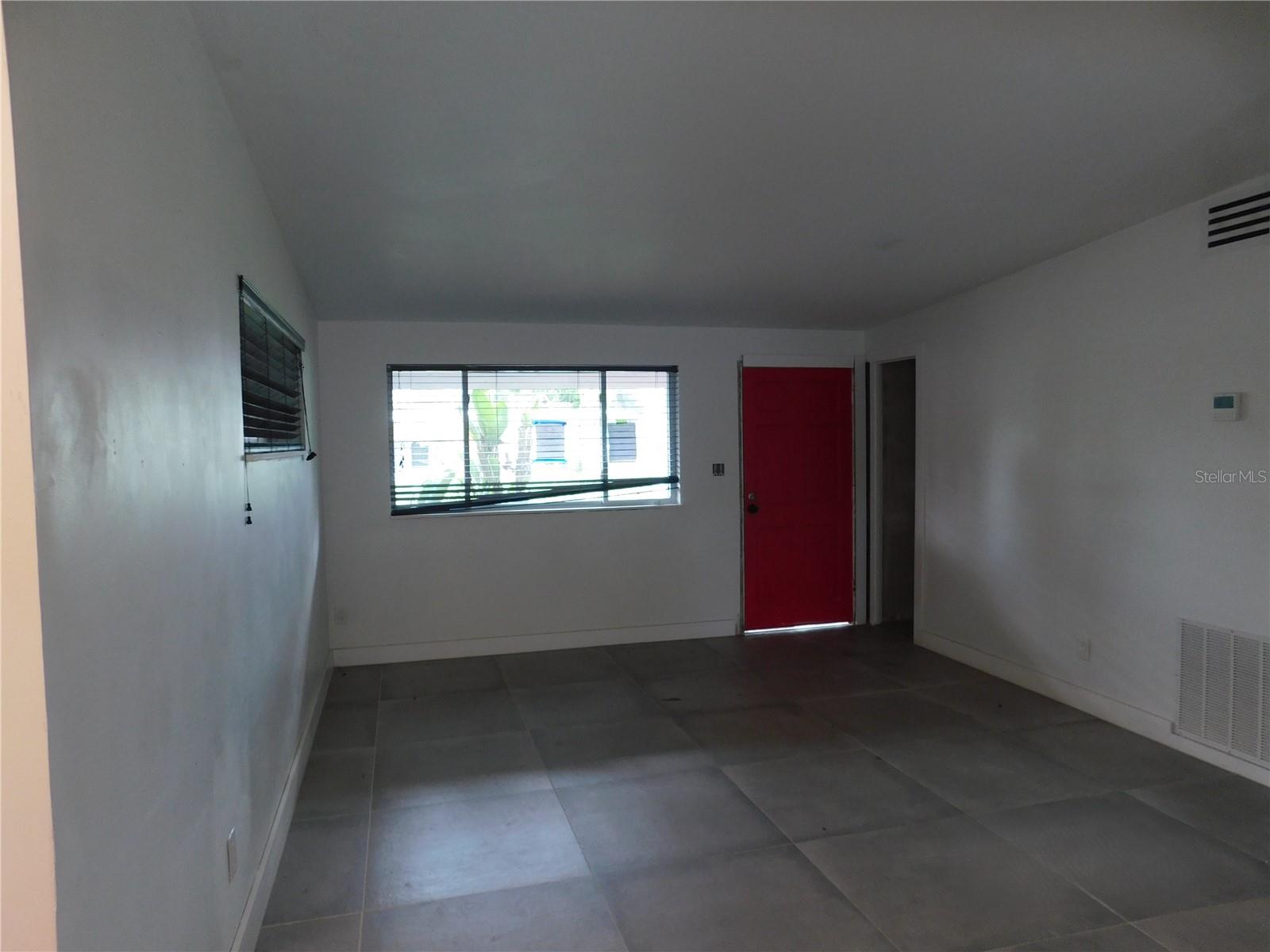 5622 HOBSON ST NE — photo 5