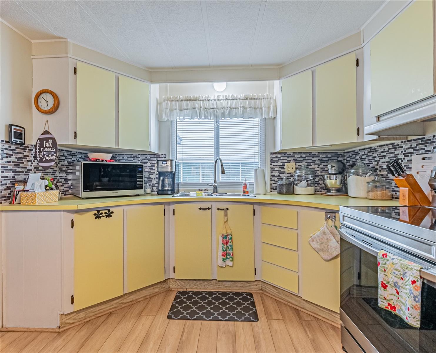 5402 MOHAWK ST — photo 8