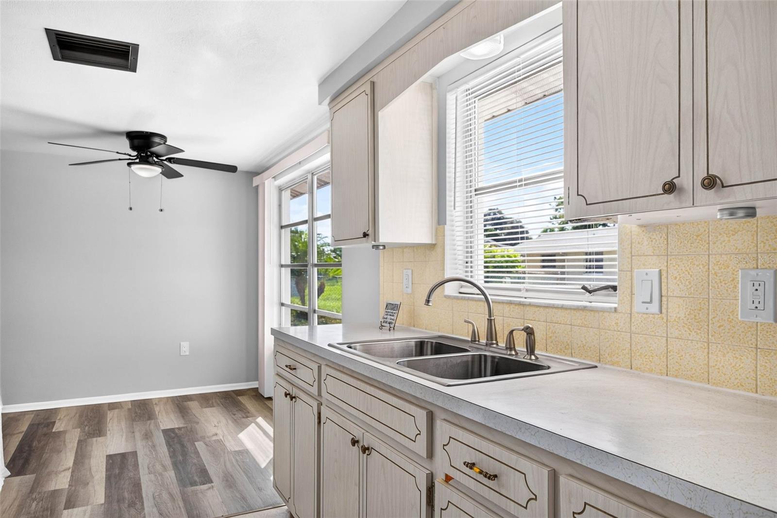 7804 HAWTHORN DR — photo 14