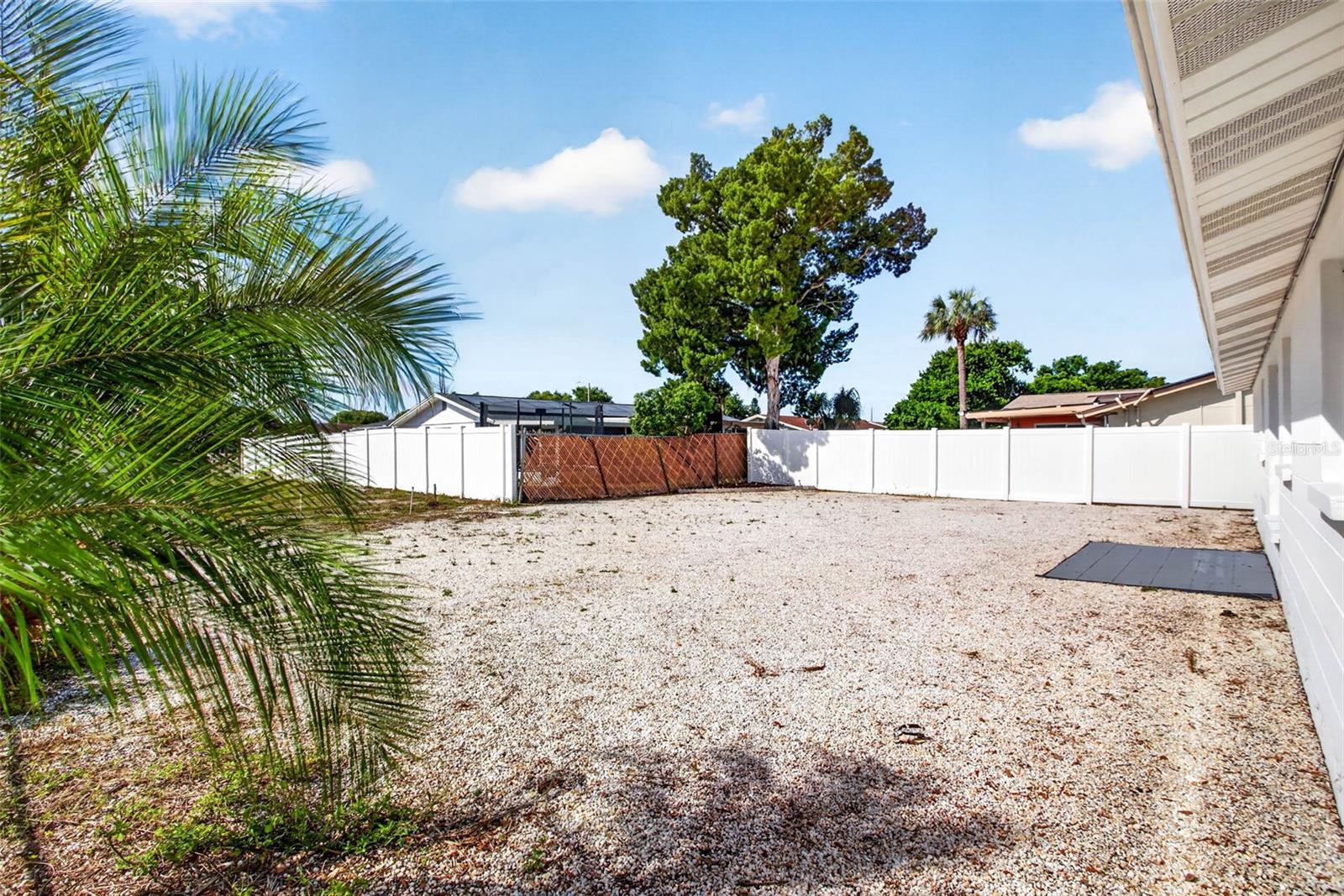 7804 HAWTHORN DR — photo 23