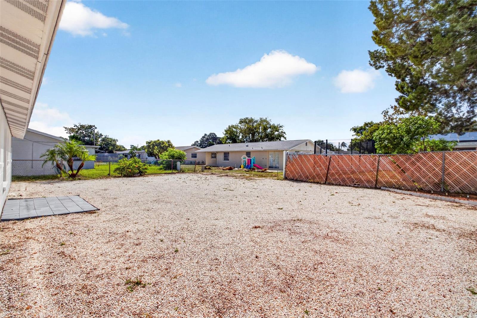 7804 HAWTHORN DR — photo 22