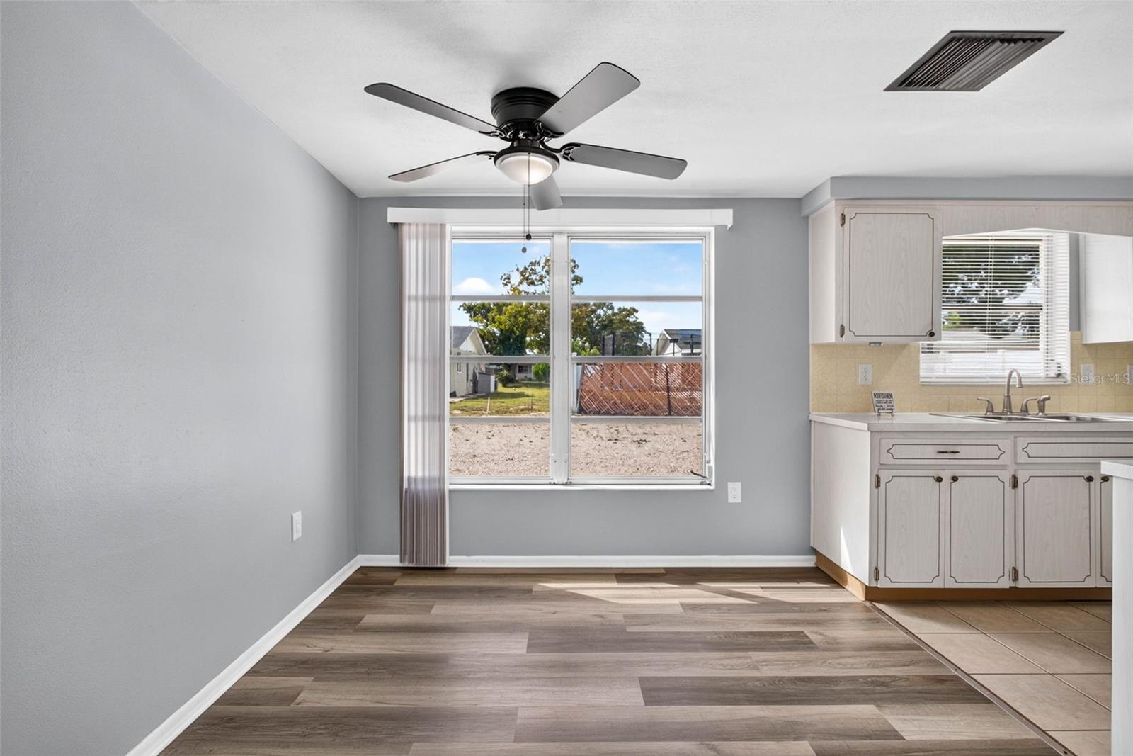 7804 HAWTHORN DR — photo 8