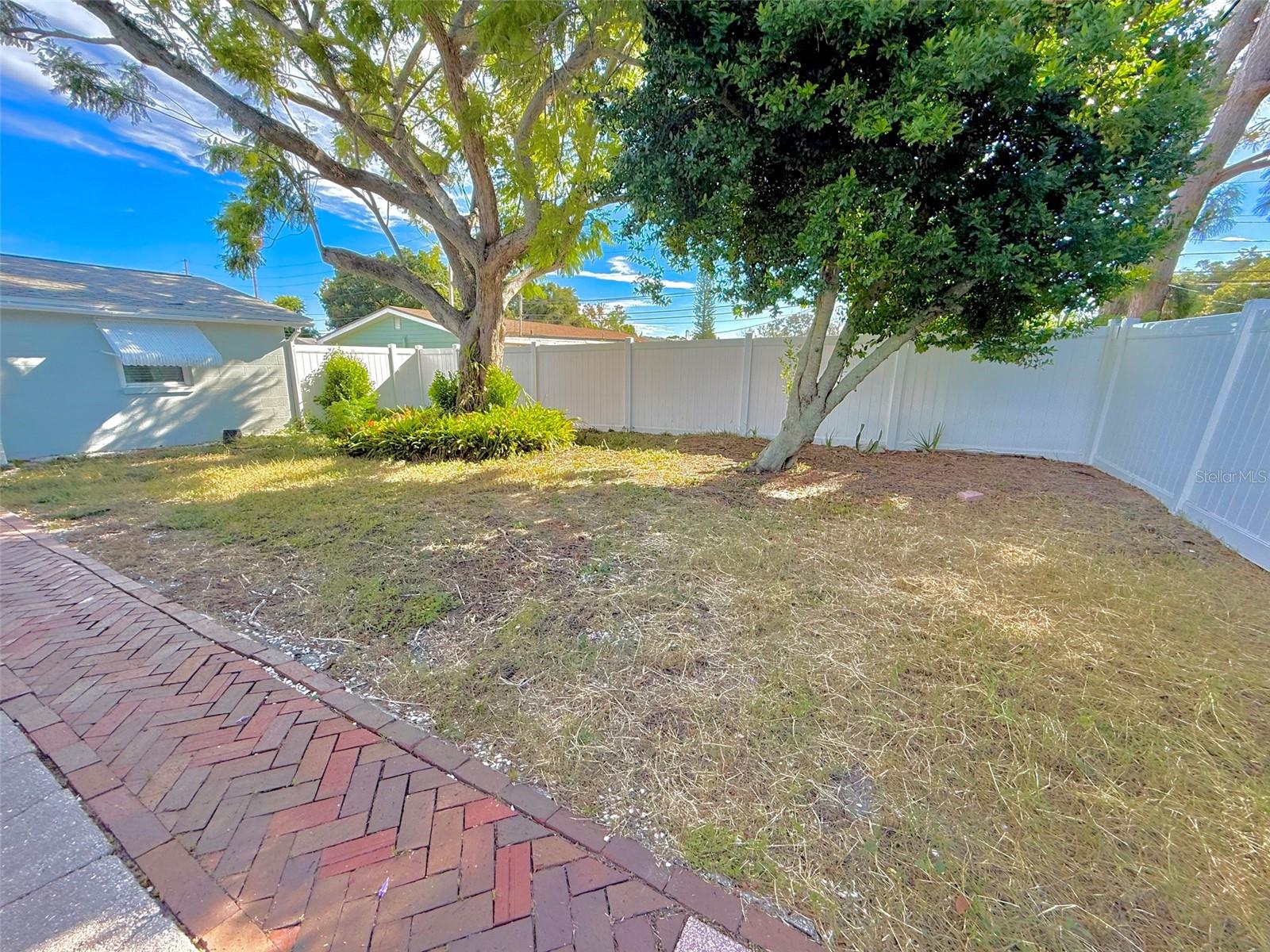4142 WOODFIELD AVE — photo 39
