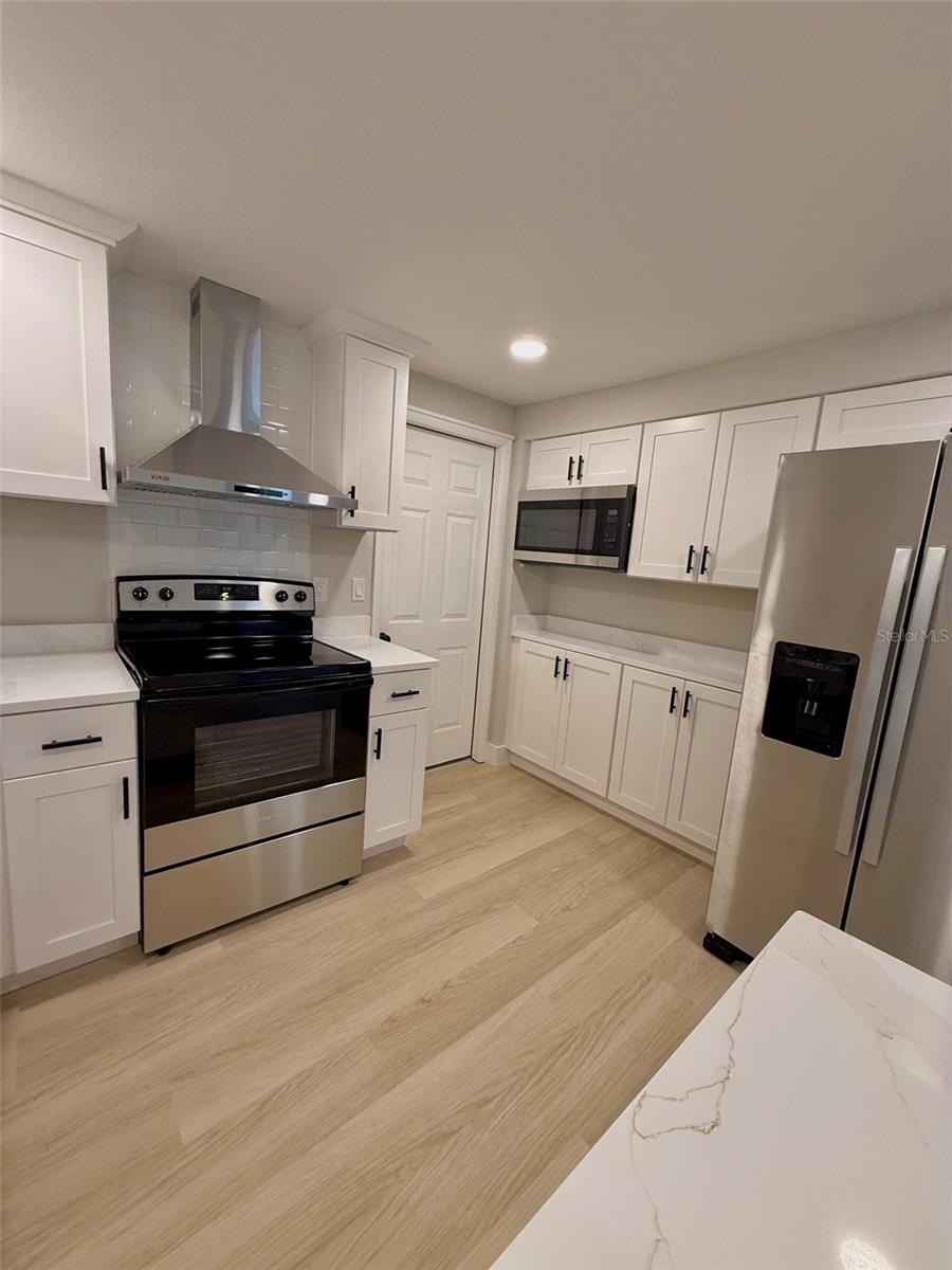 4142 WOODFIELD AVE — photo 15