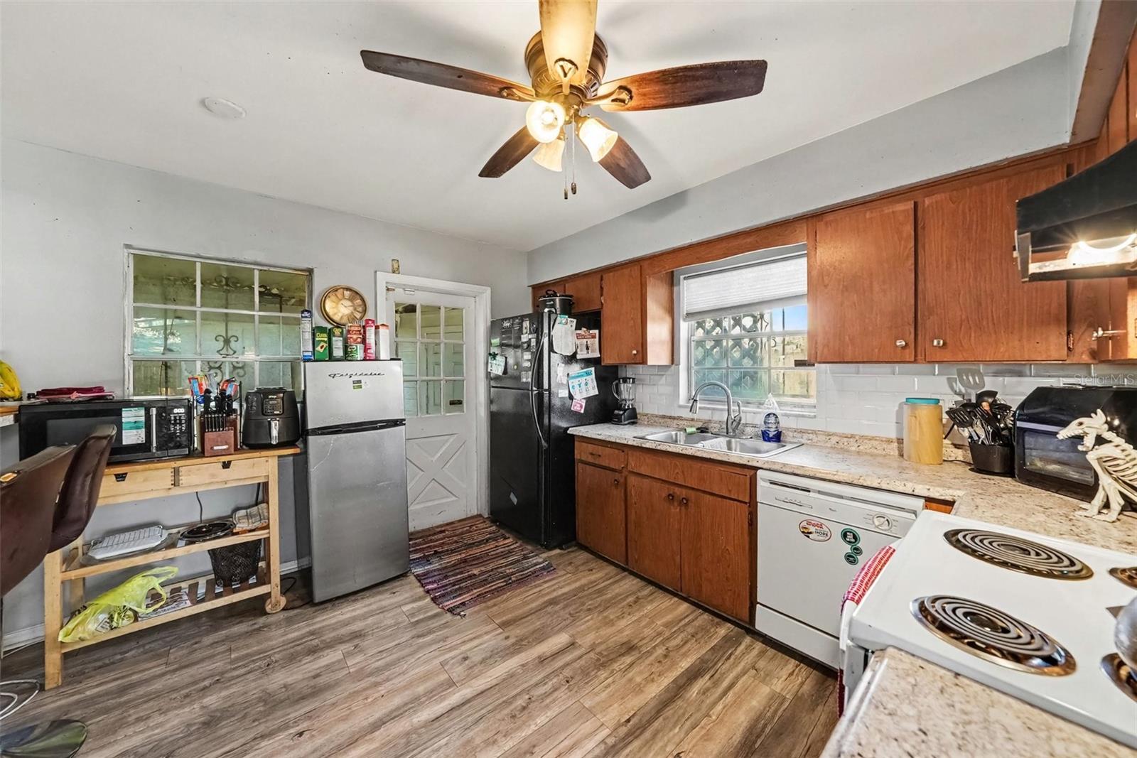 7145 WRENWOOD CIR — photo 9