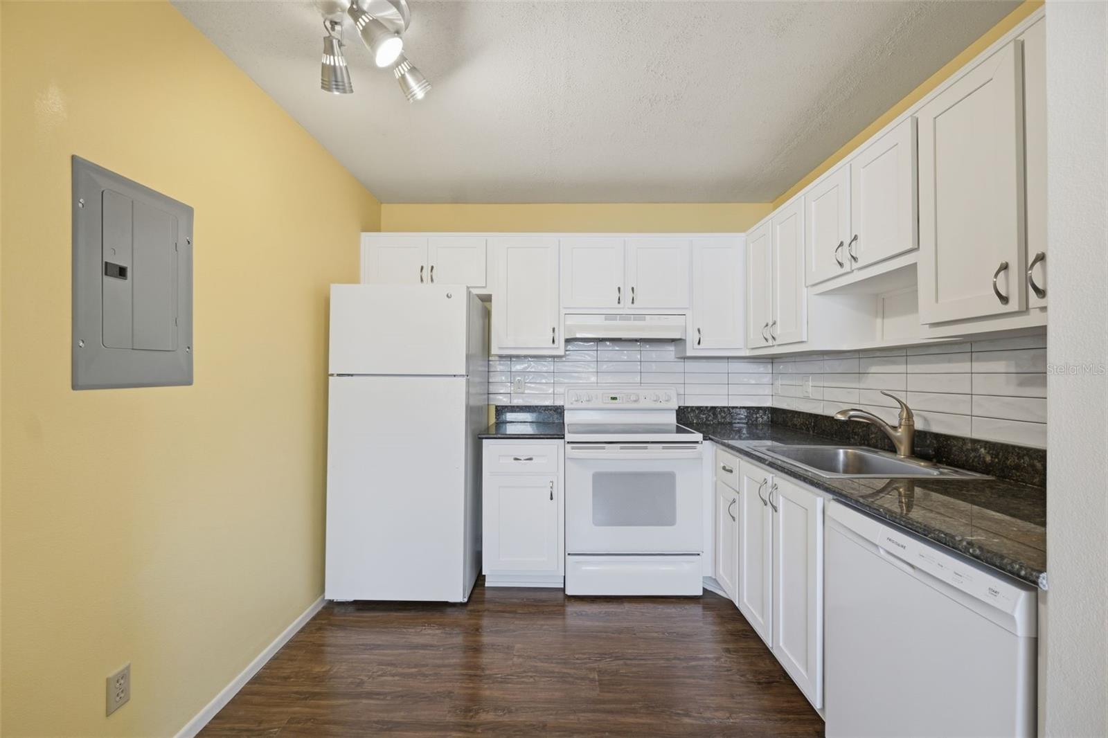 3300 FOX CHASE CIR N #224 — photo 7
