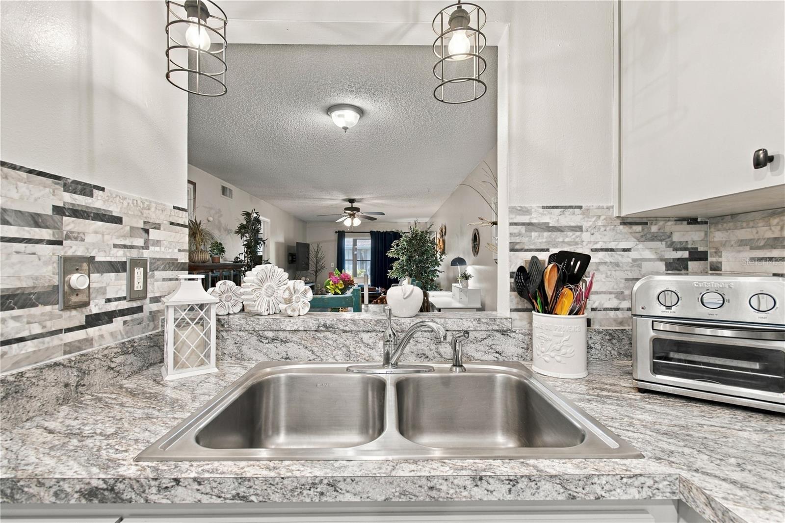 8220 SEVEN OAKS CT #5 — photo 10