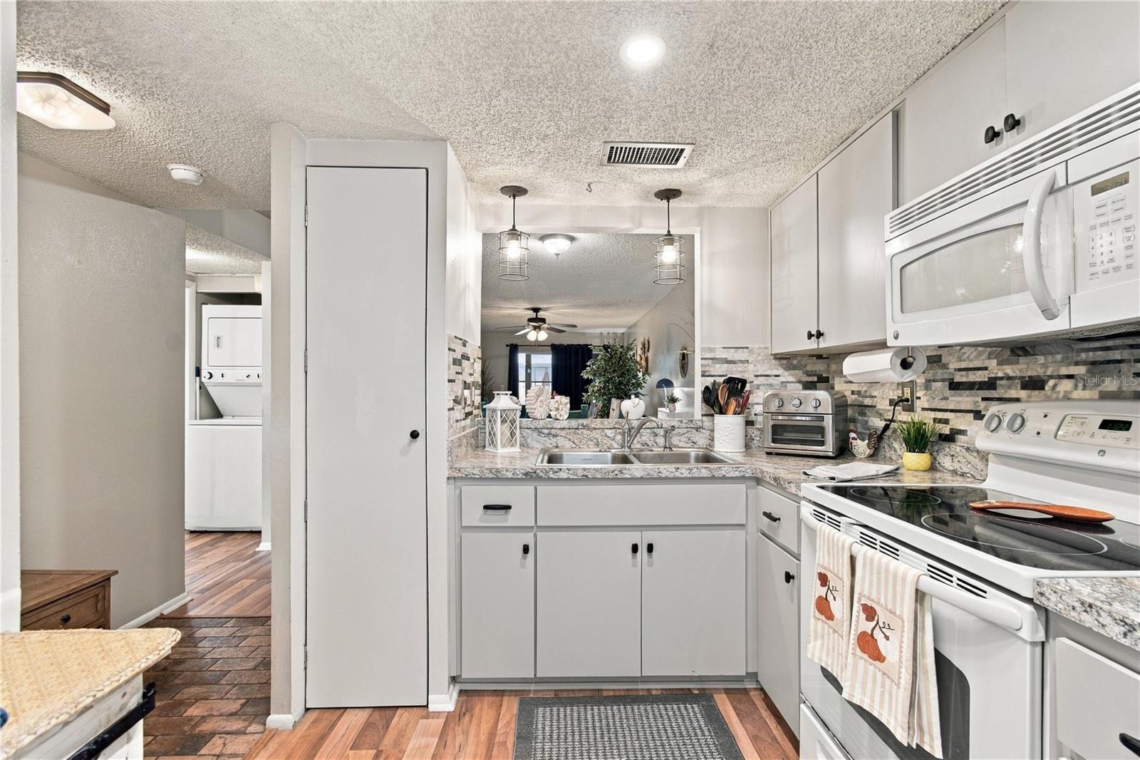 8220 SEVEN OAKS CT #5 — photo 9
