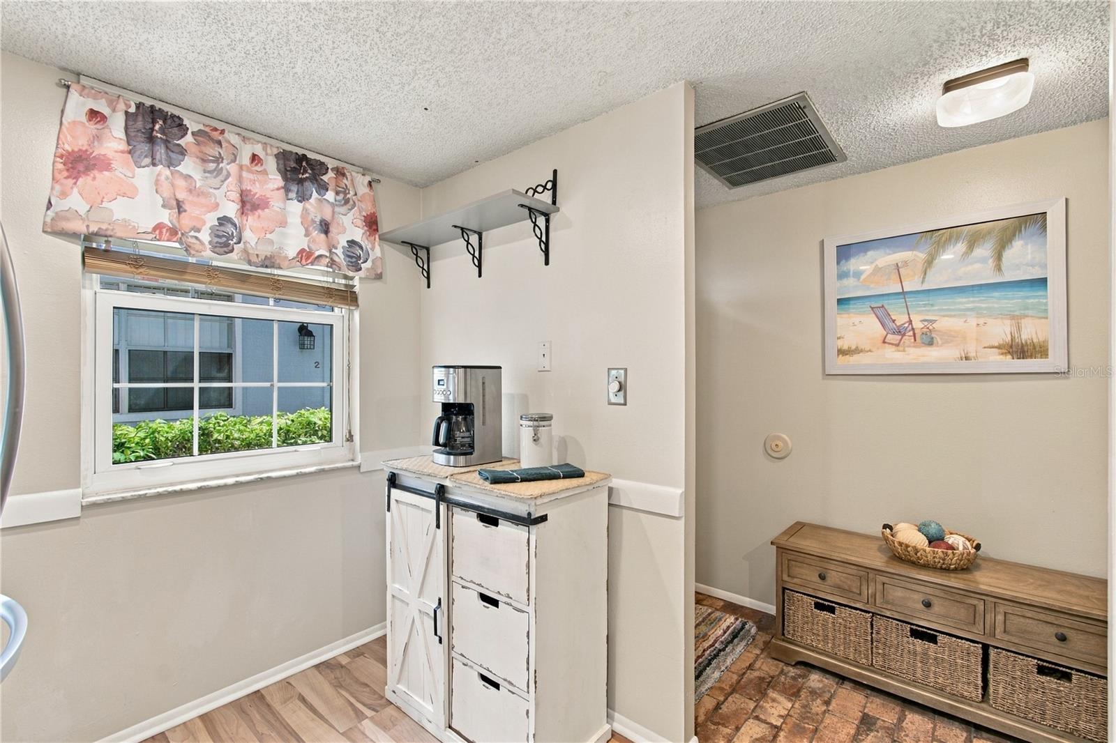 8220 SEVEN OAKS CT #5 — photo 8