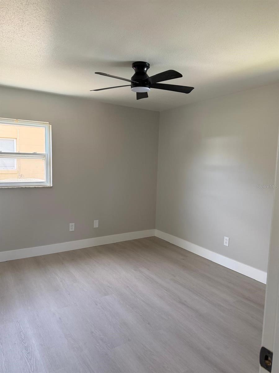 11106 HAPPY ACRES LN — photo 8