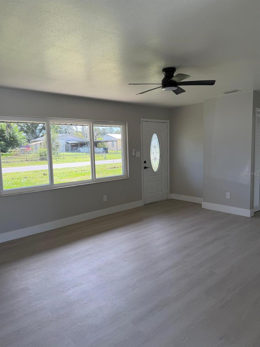 11106 HAPPY ACRES LN — photo 4