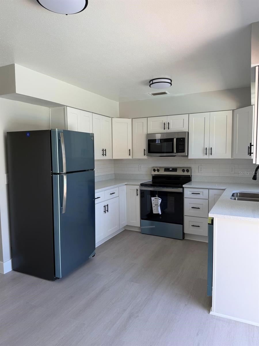 11106 HAPPY ACRES LN — photo 15