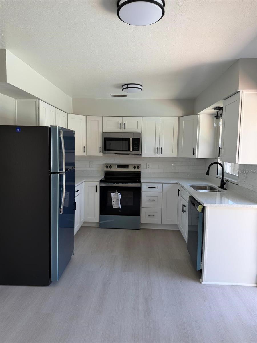11106 HAPPY ACRES LN — photo 17