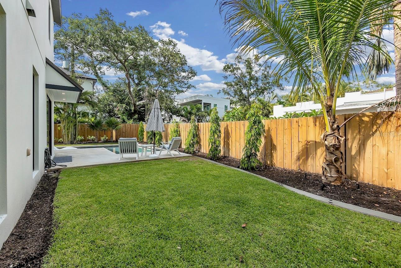 2425 TEMPLE ST — photo 15