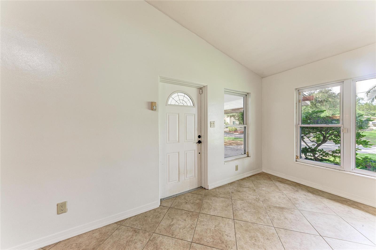 319 20TH ST E — photo 52