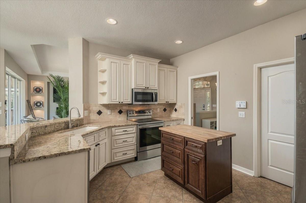 2929 FOREST HAMMOCK DR — photo 8