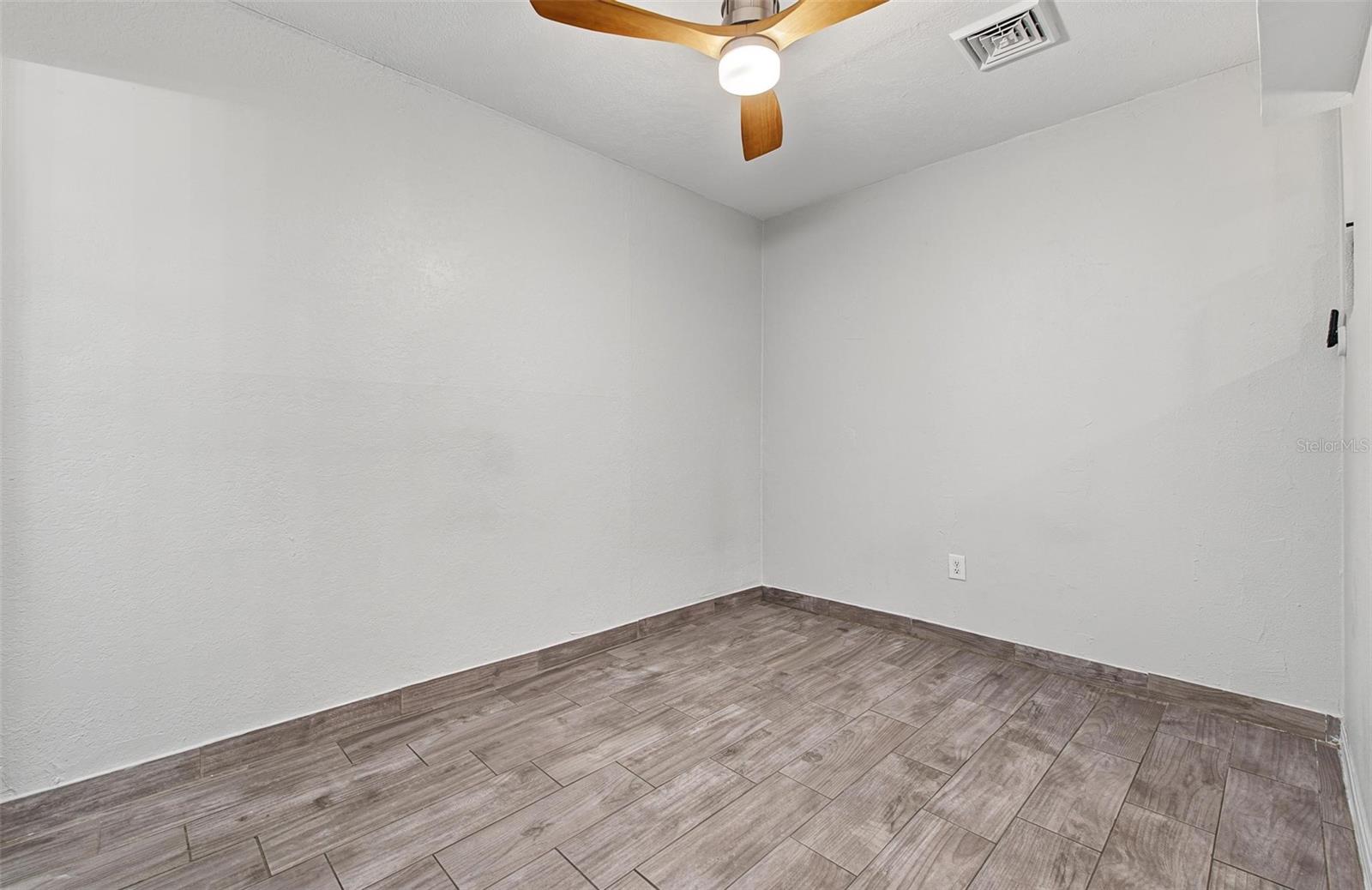 105 N PEARL ST — photo 28