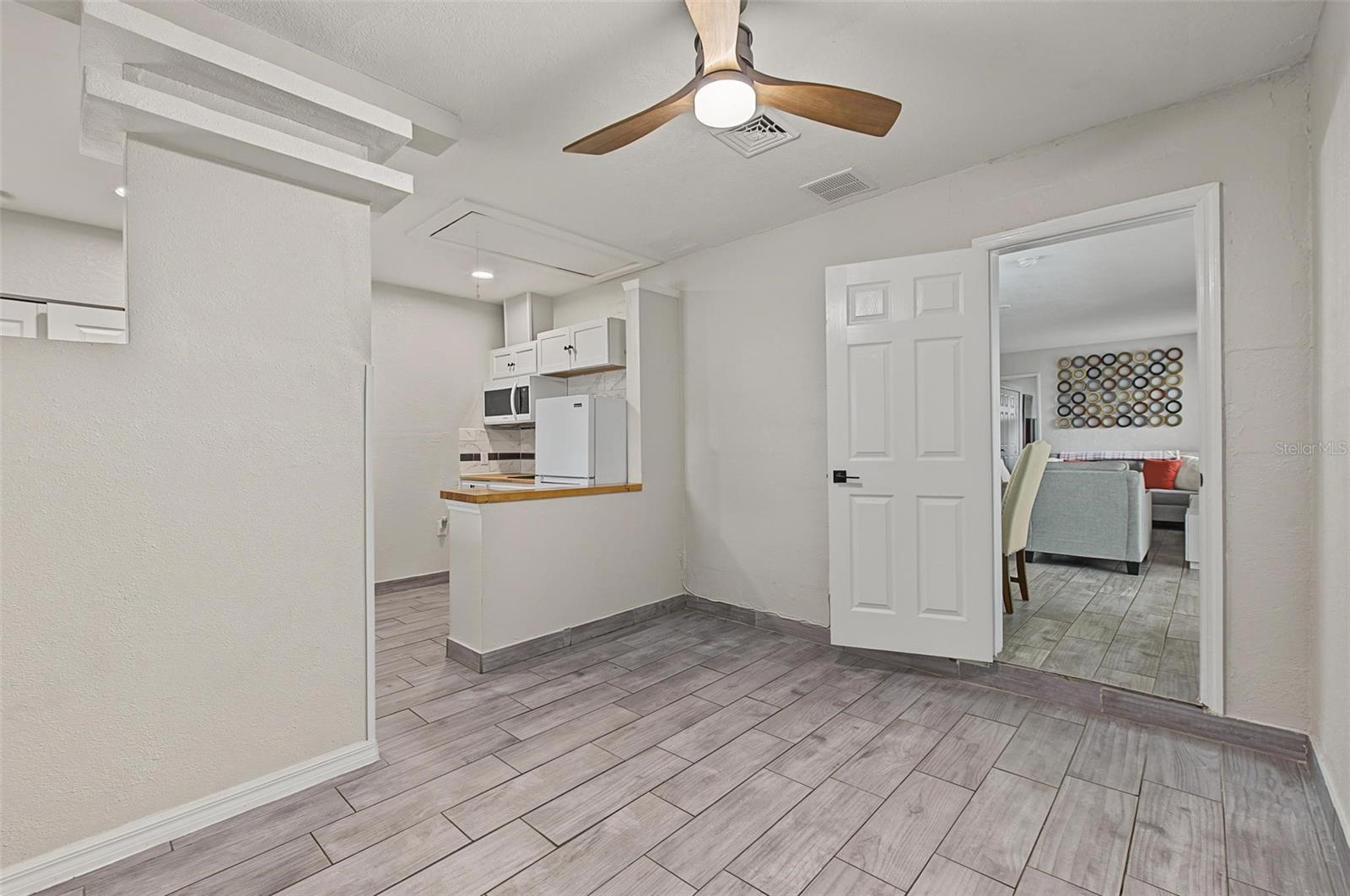 105 N PEARL ST — photo 30