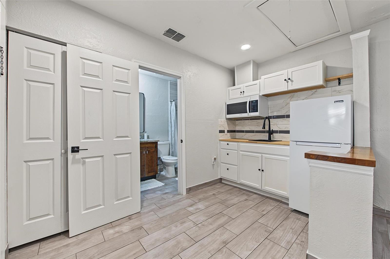 105 N PEARL ST — photo 33